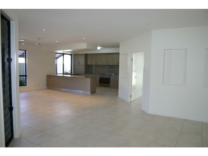 5 Airlie Cres, Pelican Waters QLD 4551
