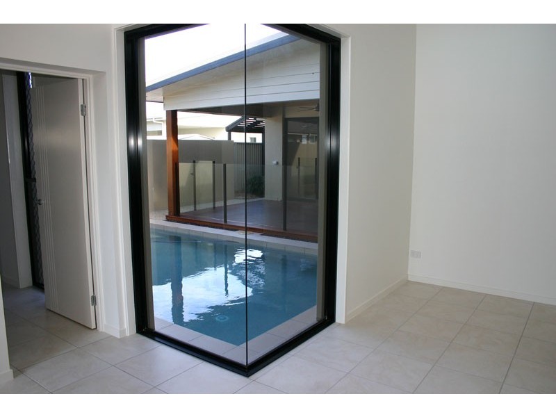 5 Airlie Cres, Pelican Waters QLD 4551