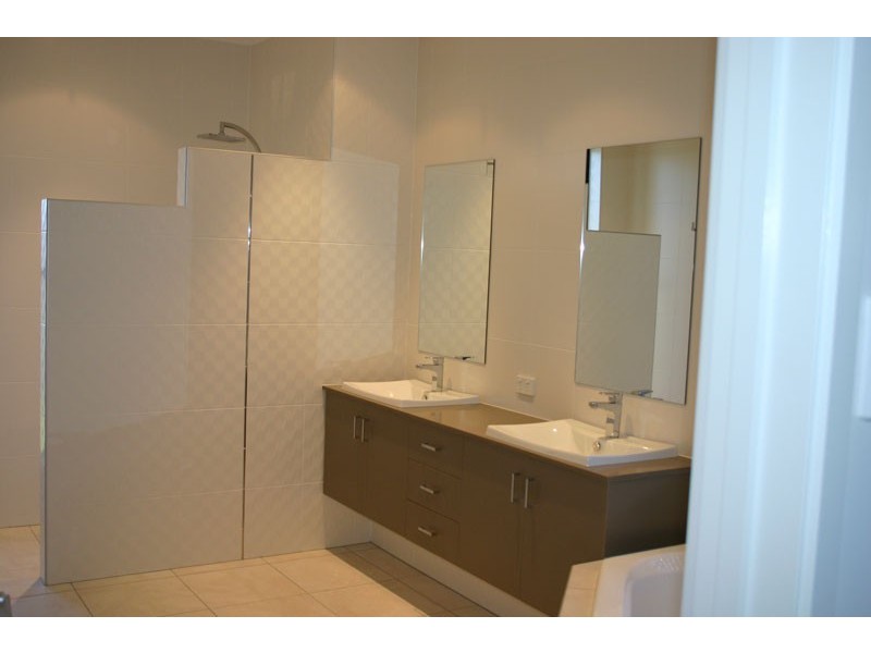 5 Airlie Cres, Pelican Waters QLD 4551