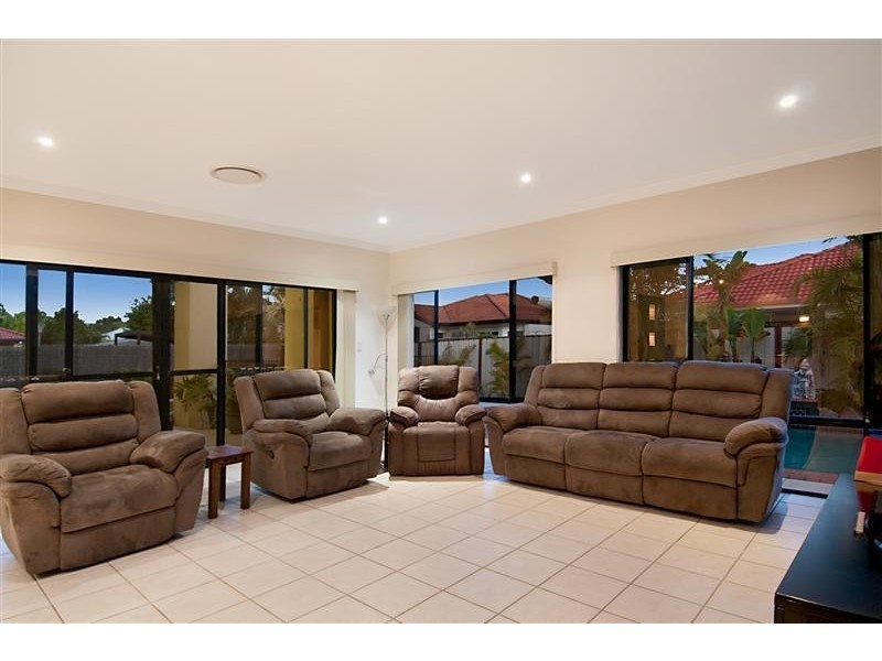 14 Scartree St, Pelican Waters QLD 4551