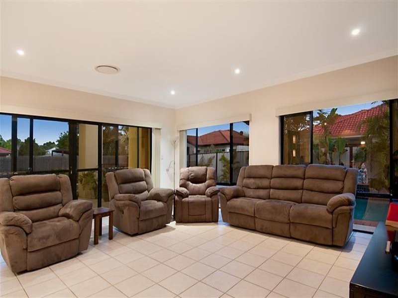 14 Scartree St, Pelican Waters QLD 4551