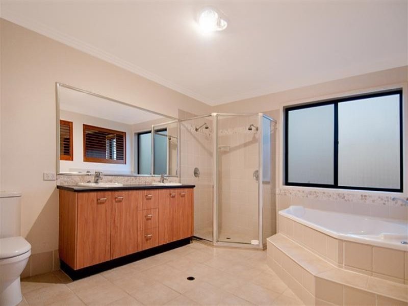 14 Scartree St, Pelican Waters QLD 4551