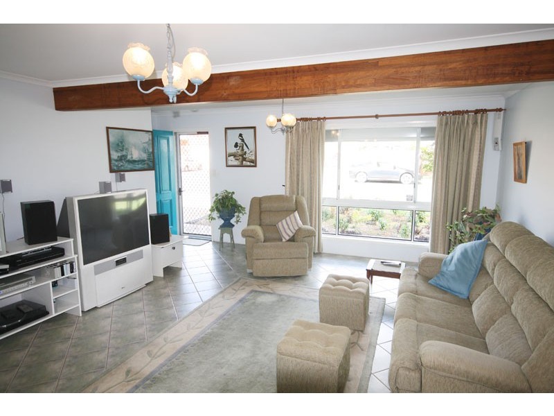 2/112 Esplanade, Golden Beach QLD 4551