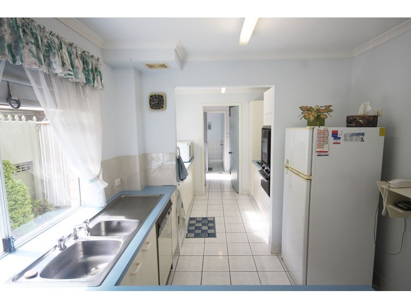 2/112 Esplanade, Golden Beach QLD 4551