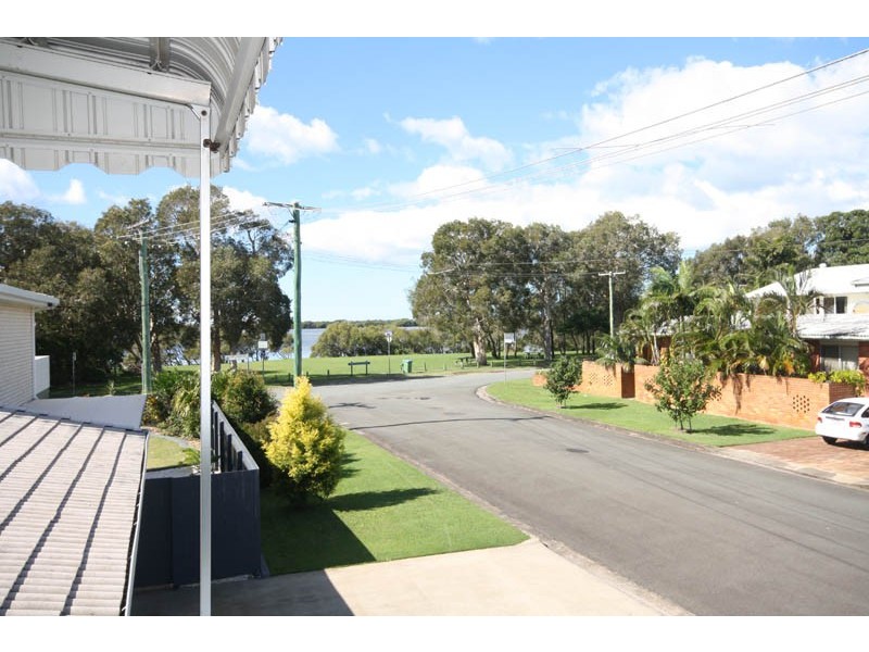 2/112 Esplanade, Golden Beach QLD 4551