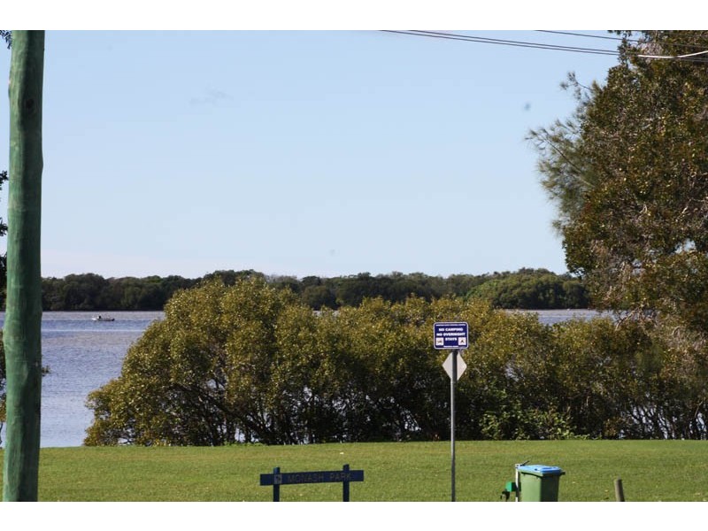 2/112 Esplanade, Golden Beach QLD 4551