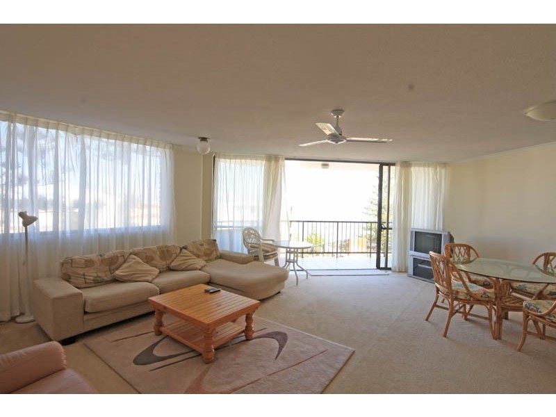 1/10 Ernest Street – The Headlands, Kings Beach QLD 4551