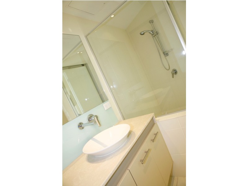 U701-2 / 7 Queen Street – The Observatory, Kings Beach QLD 4551