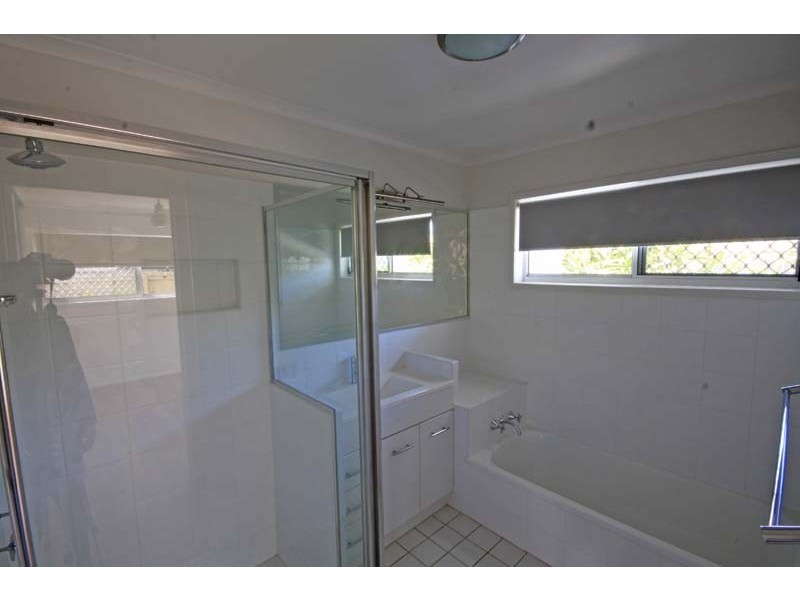 2 Bandaroo Street, Warana QLD 4575