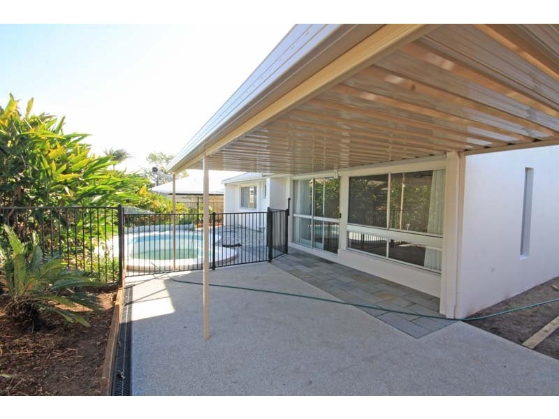 2 Bandaroo Street, Warana QLD 4575