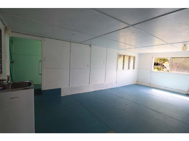 1 Wills Avenue, Golden Beach QLD 4551