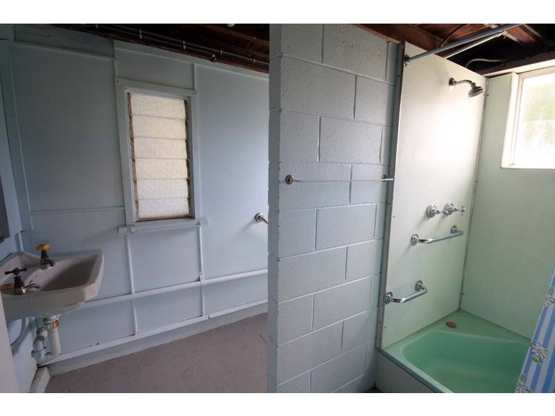 1 Wills Avenue, Golden Beach QLD 4551