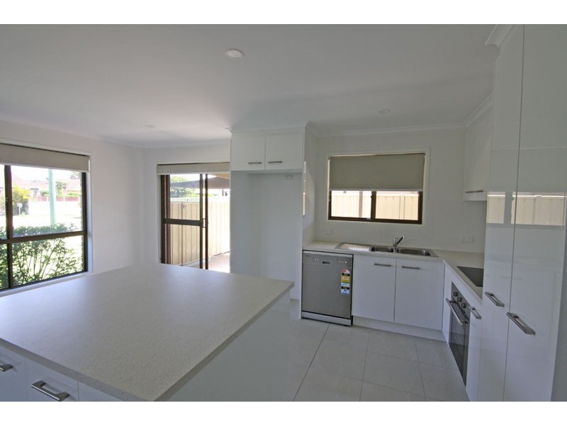 37 Lapoinya Crescent, Warana QLD 4575