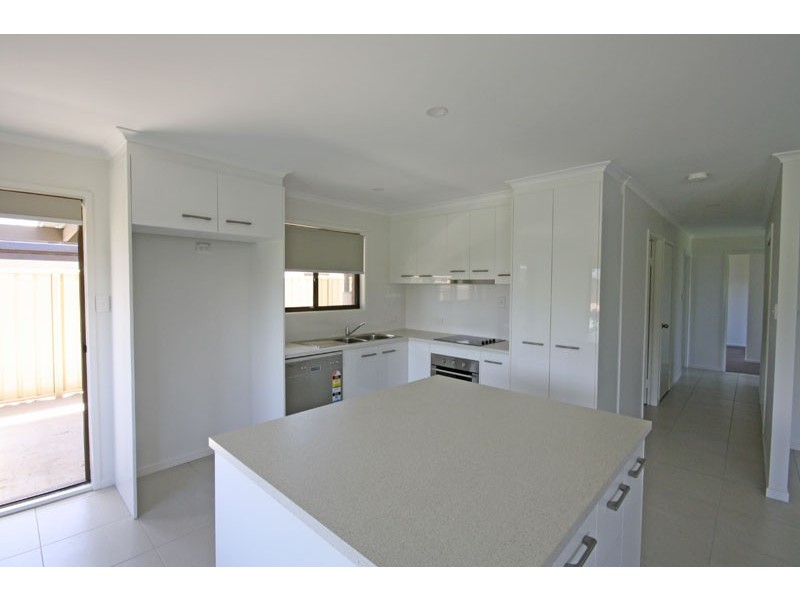 37 Lapoinya Crescent, Warana QLD 4575