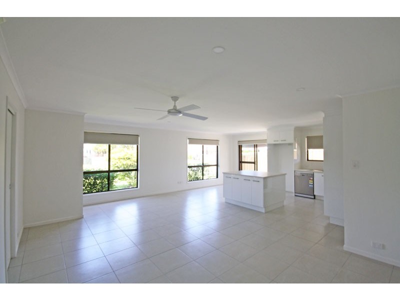 37 Lapoinya Crescent, Warana QLD 4575