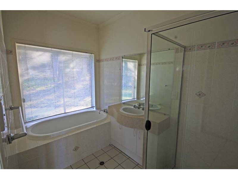 24 Flamingo Street, Little Mountain QLD 4551