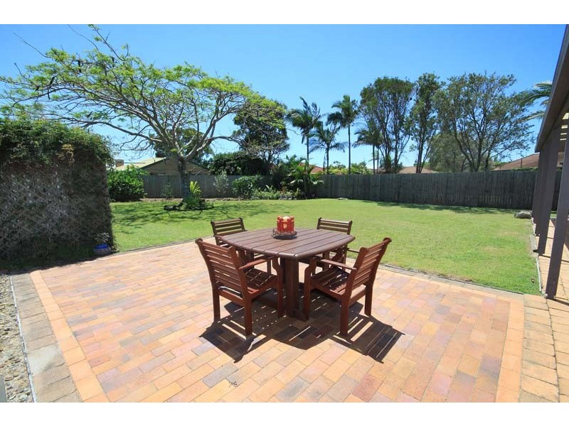 4 Dotterel St, Parrearra QLD 4575