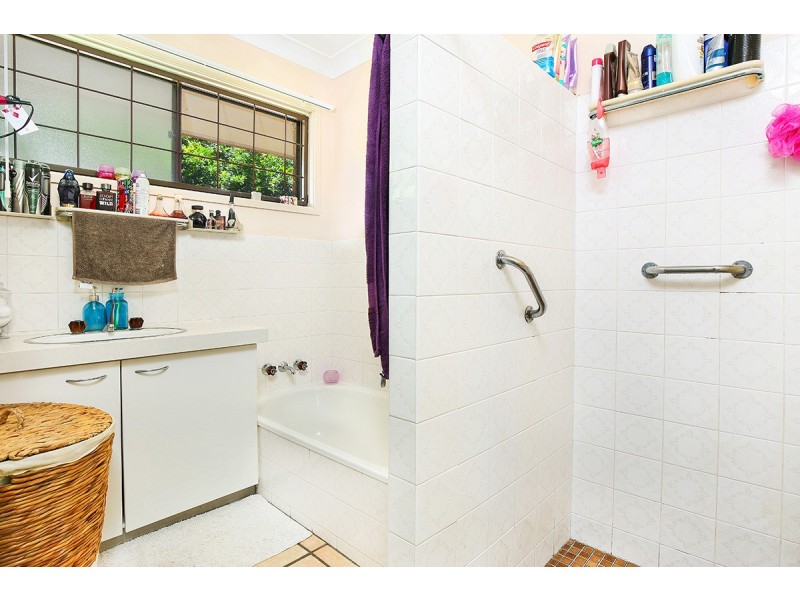 2 Doon Doon St, Currimundi QLD 4551