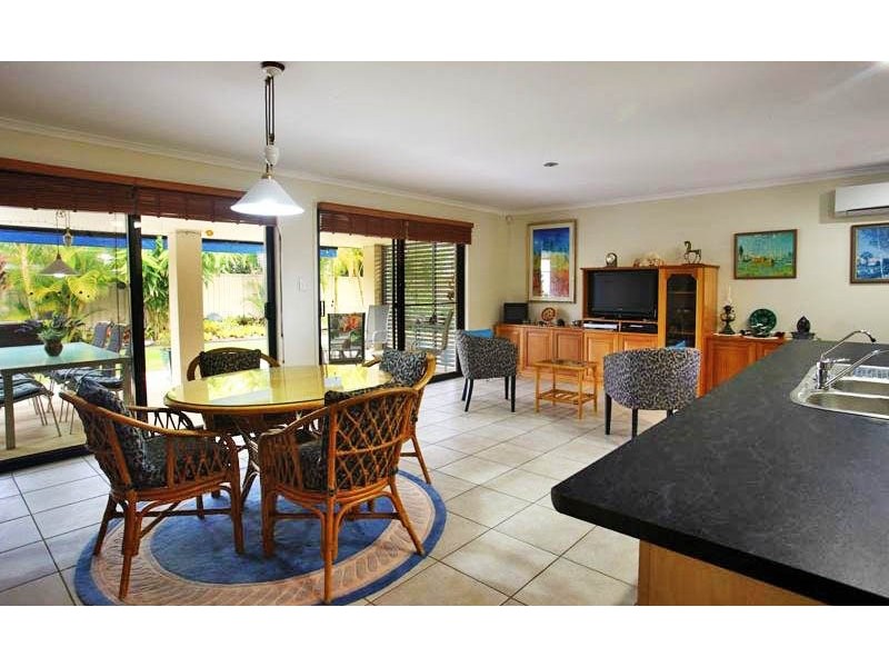 8 Mayo St, Caloundra West QLD 4551