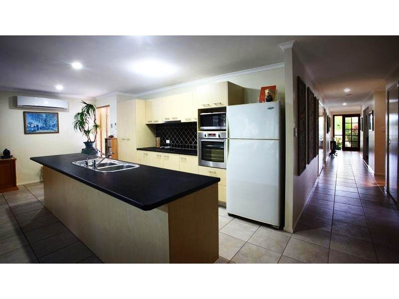 8 Mayo St, Caloundra West QLD 4551