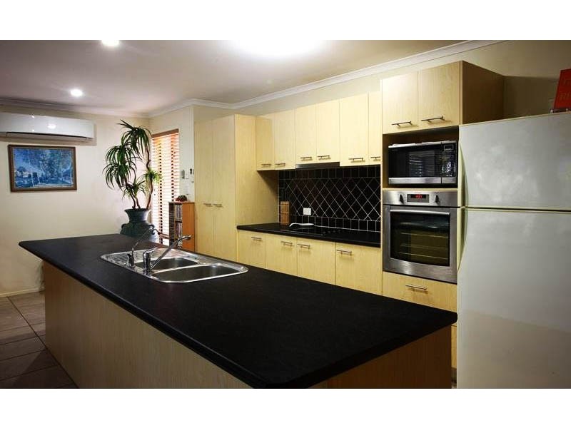 8 Mayo St, Caloundra West QLD 4551