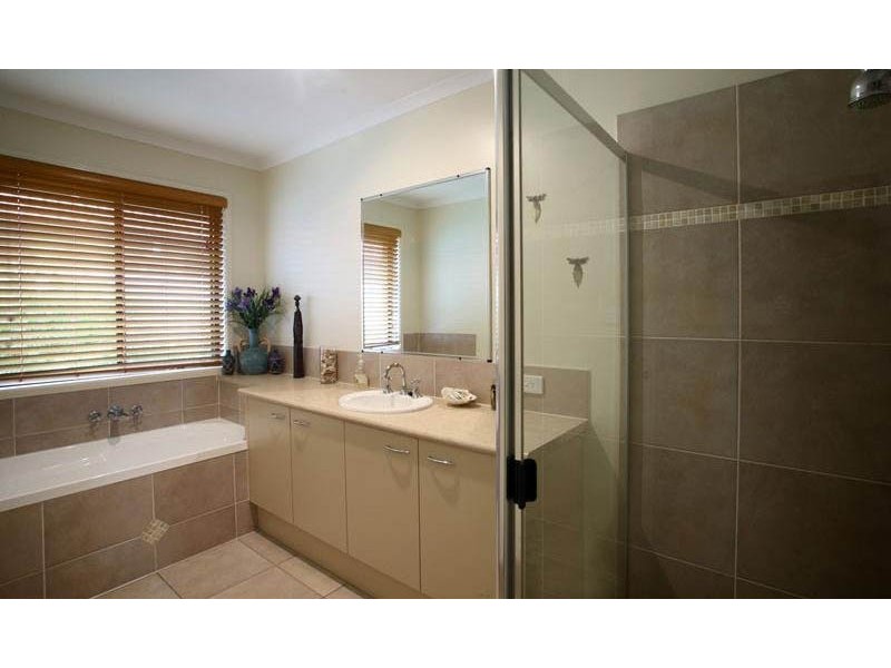 8 Mayo St, Caloundra West QLD 4551