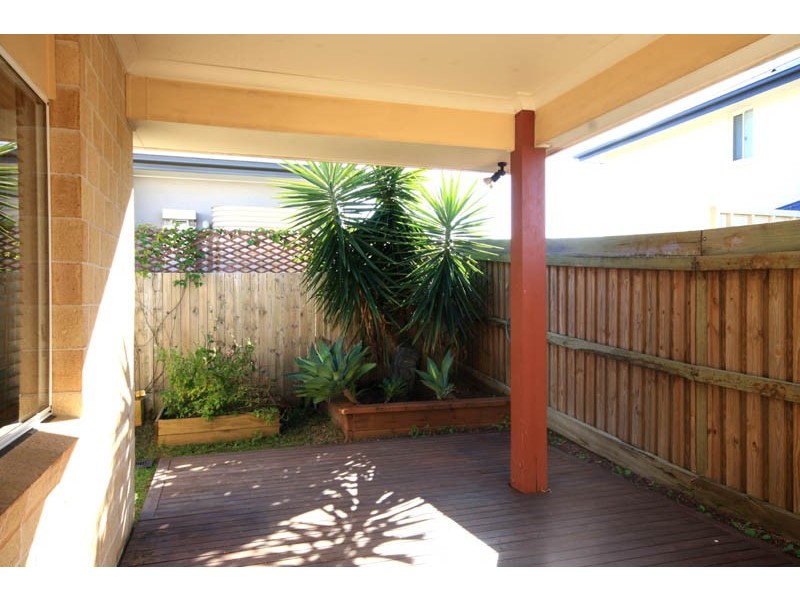 2 Nebo St, Caloundra West QLD 4551