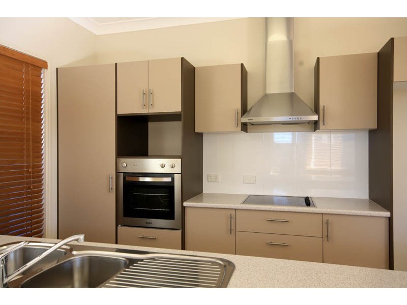 2 Nebo St, Caloundra West QLD 4551