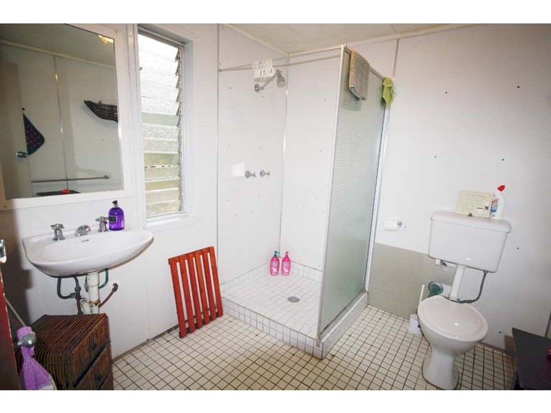 3 Ernest st, Kings Beach QLD 4551