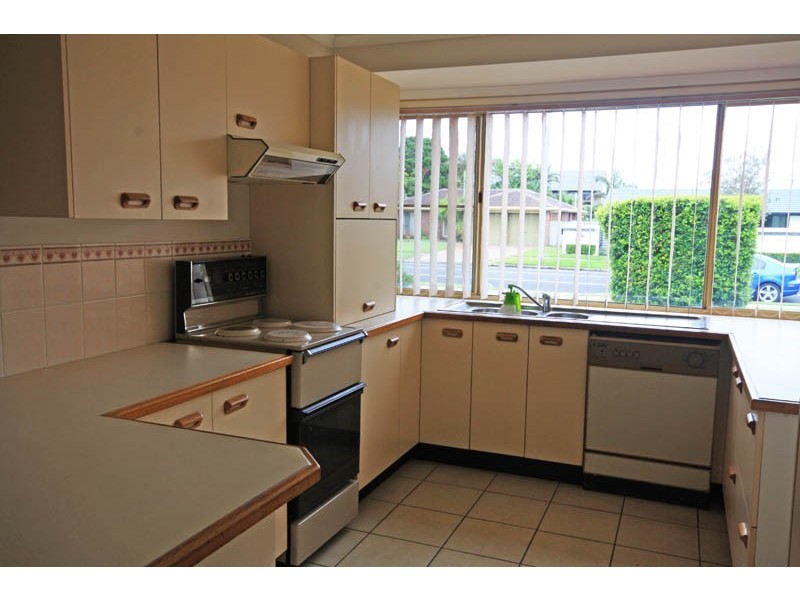 12 Wyanda Drive, Warana QLD 4575