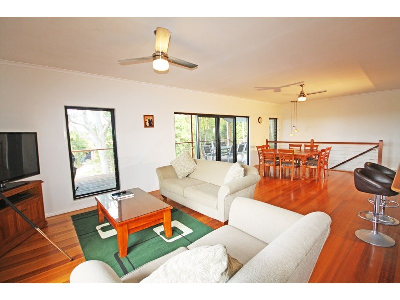 10 Riflebird Ave, Aroona QLD 4551