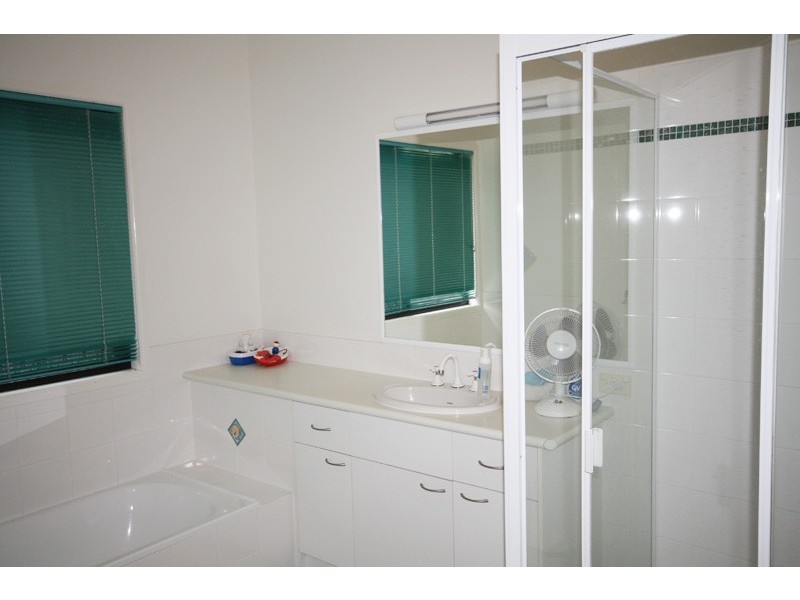 10 Riflebird Ave, Aroona QLD 4551