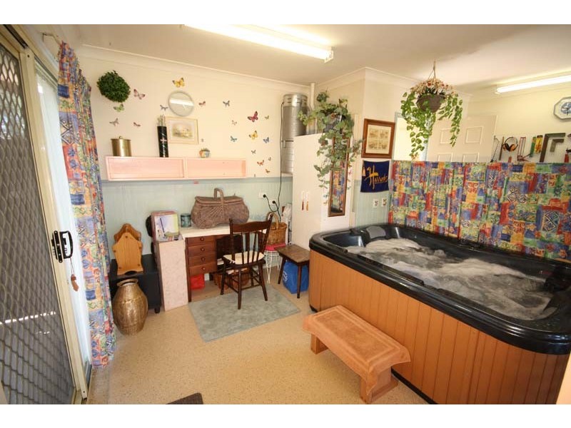 3 Kalowendha Ave, Pelican Waters QLD 4551