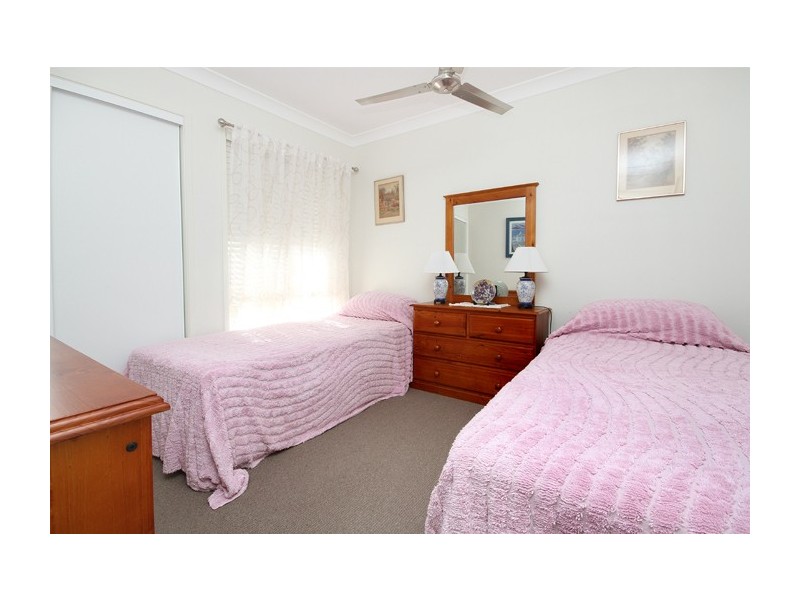 2 Crater St, Caloundra West QLD 4551