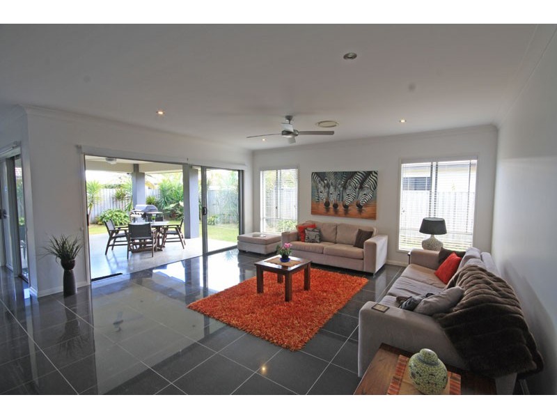 34 St Pauls Avenue, Pelican Waters QLD 4551