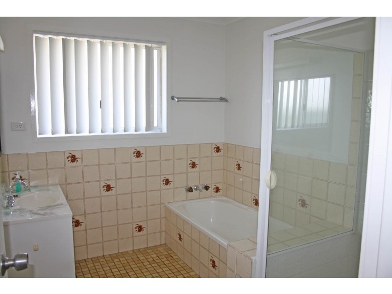 48 Lapoinya Crescent, Warana QLD 4575