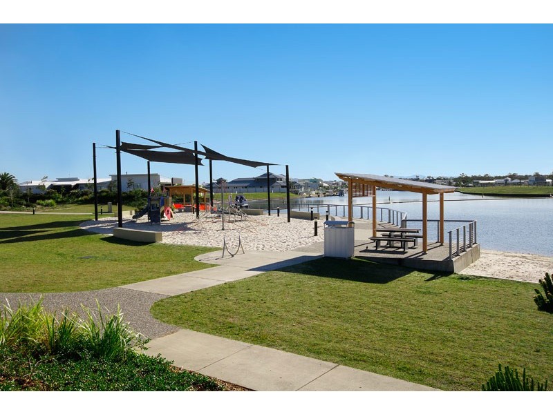 16 Agincourt St, Pelican Waters QLD 4551