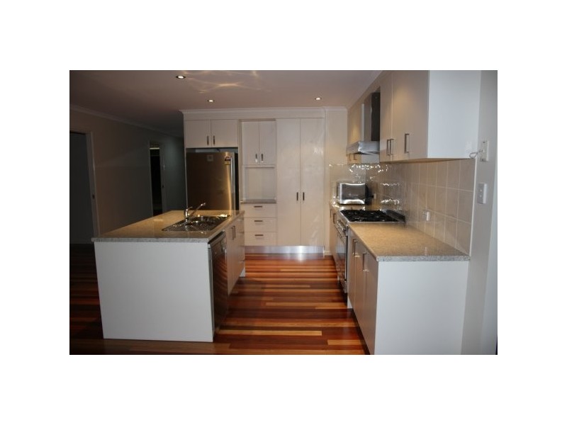 13 Gordon Pl, Glass House Mountains QLD 4518