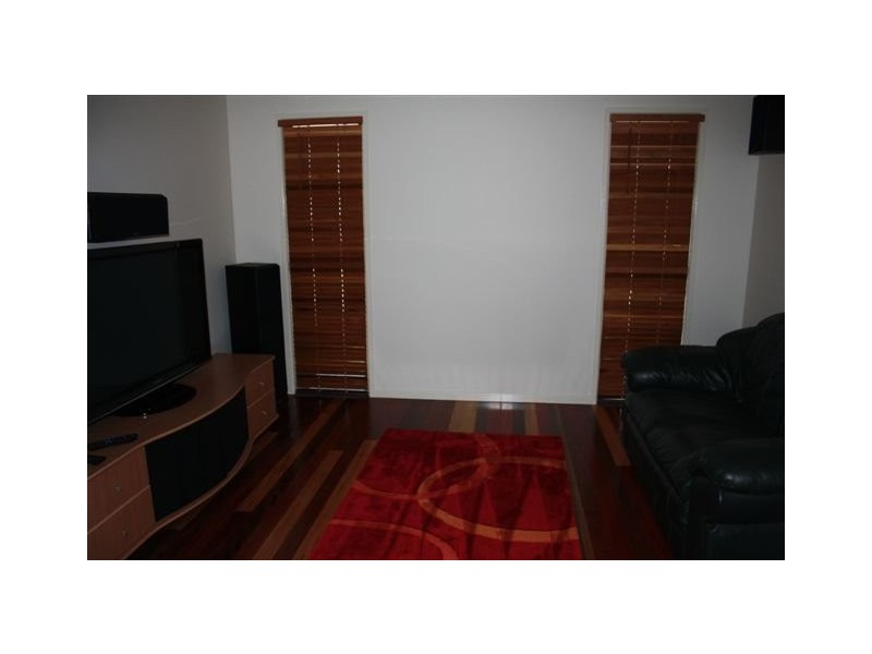 13 Gordon Pl, Glass House Mountains QLD 4518