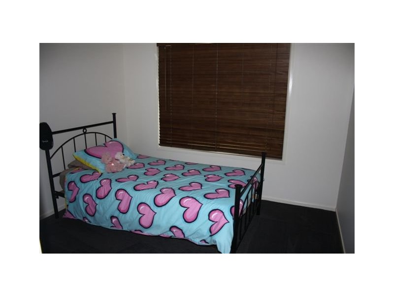 13 Gordon Pl, Glass House Mountains QLD 4518