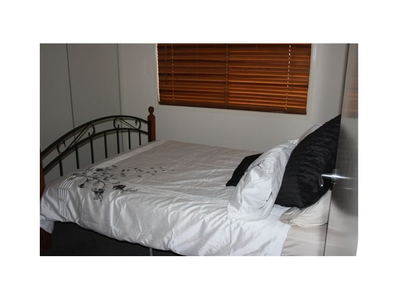 13 Gordon Pl, Glass House Mountains QLD 4518