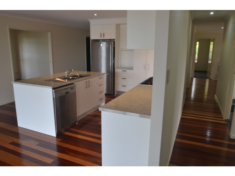 13 Gordon Pl, Glass House Mountains QLD 4518