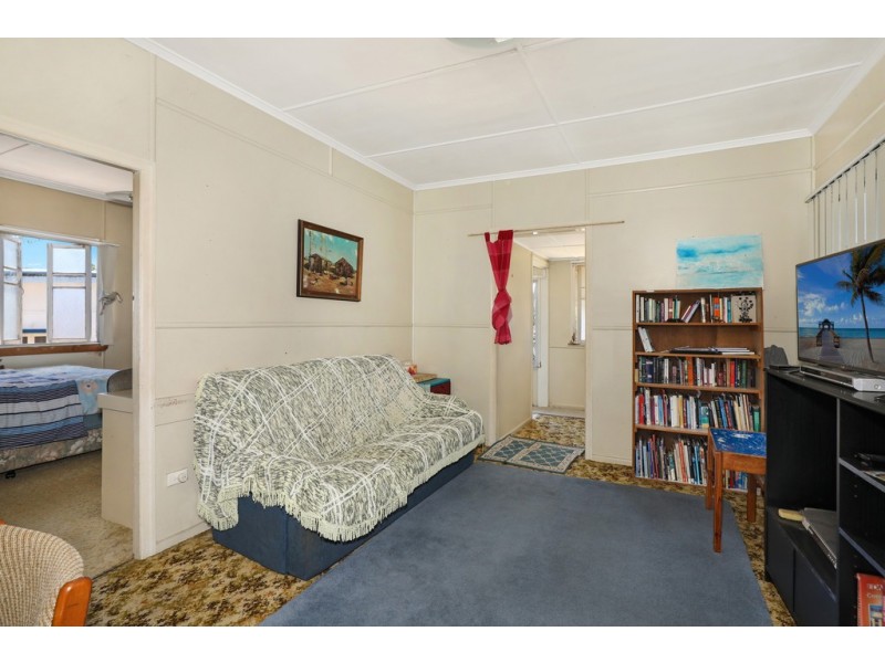 26 Cook St, Golden Beach QLD 4551