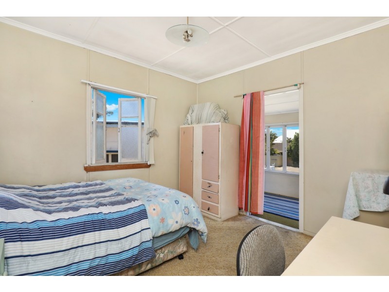 26 Cook St, Golden Beach QLD 4551