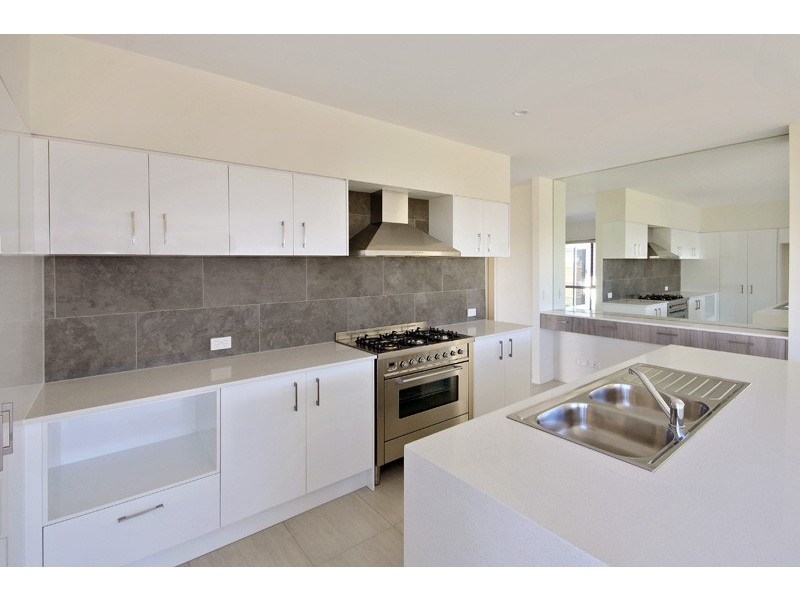13 Promontory Street, Birtinya QLD 4575