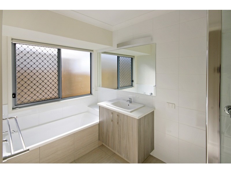 13 Promontory Street, Birtinya QLD 4575