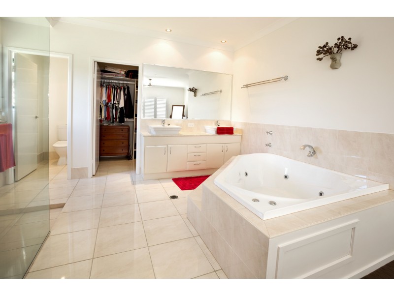 2 Maloney Place, Pelican Waters QLD 4551