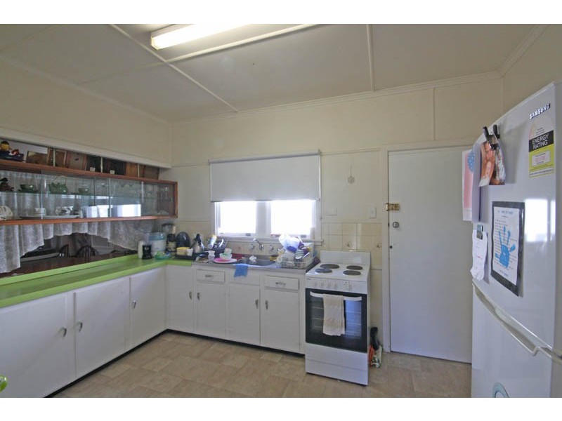 24 Golden Beach Esplanade, Golden Beach QLD 4551