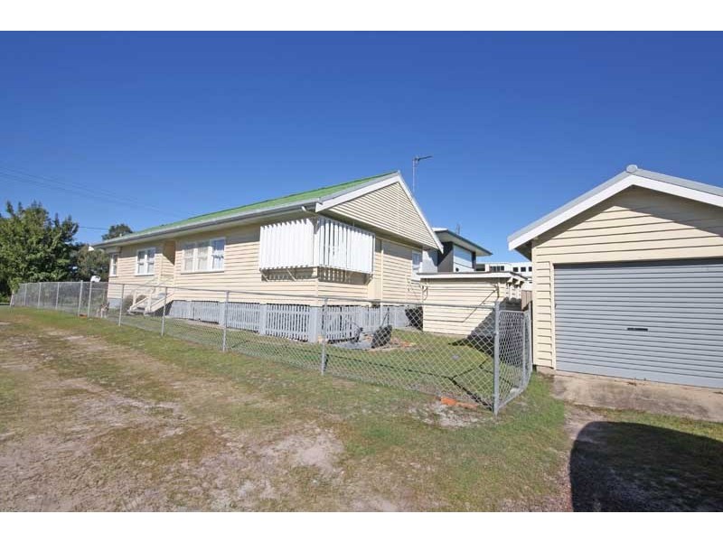 24 Golden Beach Esplanade, Golden Beach QLD 4551