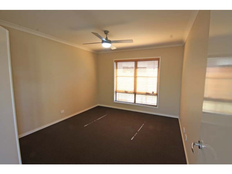 4 Golden Street, Caloundra West QLD 4551